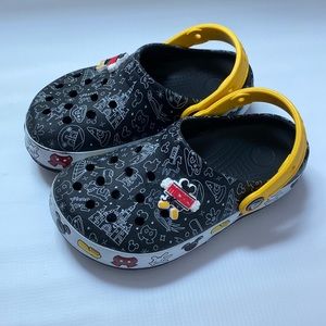 Mickey Mouse light up Crocs youth size 1